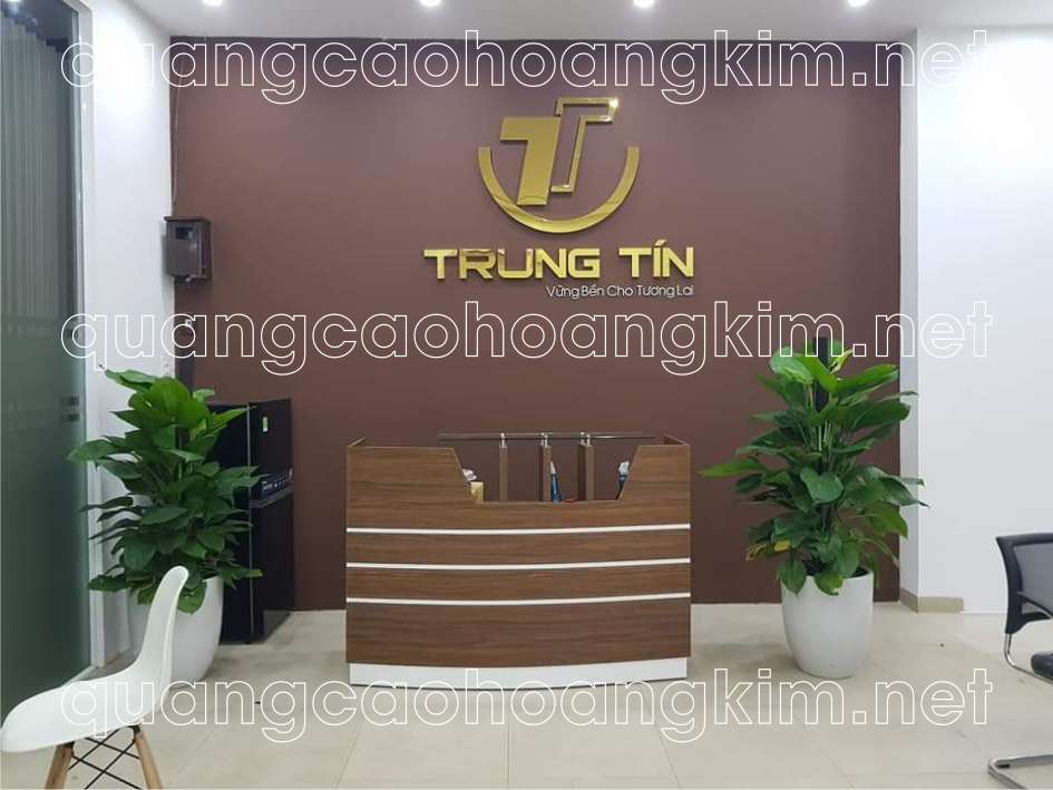 backdrop van phong gan logo inox 54 - BACKDROP VĂN PHÒNG GẮN LOGO INOX ĐẸP VÀ SANG TRỌNG