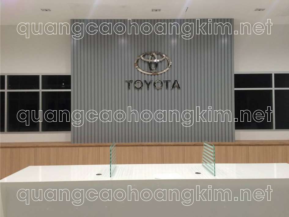 backdrop van phong gan logo inox 6 - BACKDROP VĂN PHÒNG GẮN LOGO INOX ĐẸP VÀ SANG TRỌNG