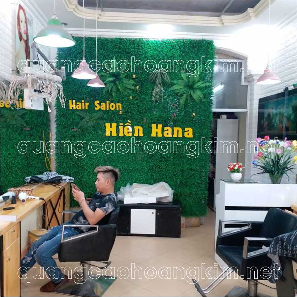 backdrop co vach co nhan tao gan chu noi 45 - BACKDROP CỎ, VÁCH CỎ NHÂN TẠO GẮN CHỮ NỔI CỰC ĐẸP