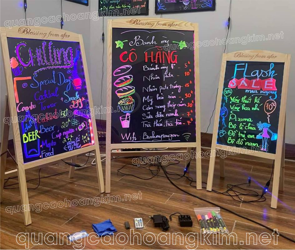bang led huynh quang menu viet tay khung go 1 - BẢNG ĐÈN LED HUỲNH QUANG MENU VIẾT TAY CỰC ĐẸP
