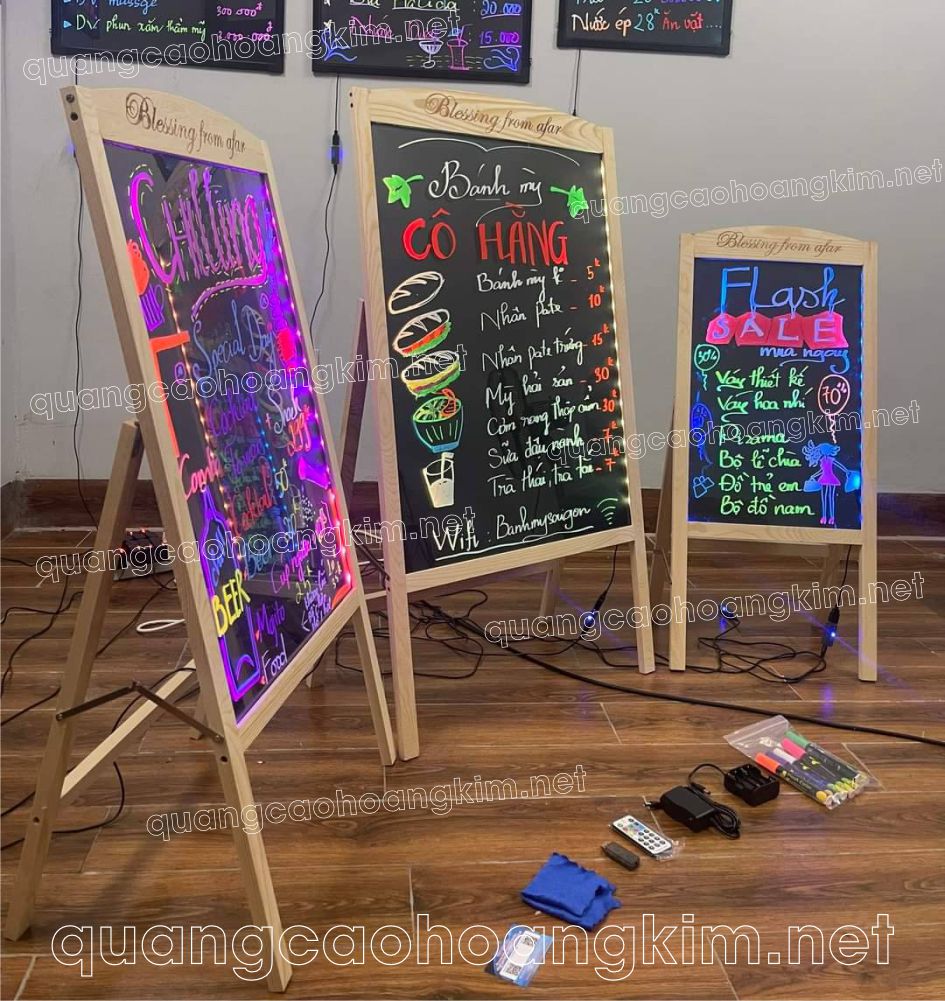 bang led huynh quang menu viet tay khung go 2 - BẢNG ĐÈN LED HUỲNH QUANG MENU VIẾT TAY CỰC ĐẸP