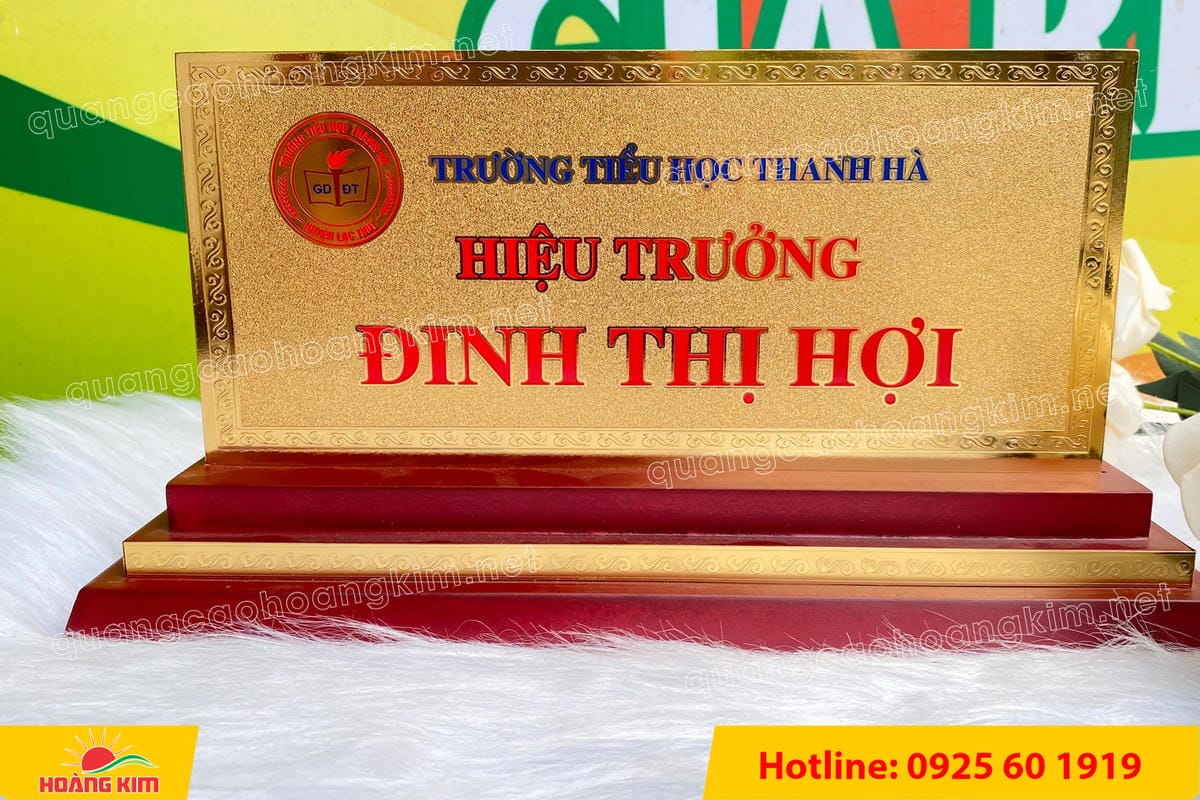 bien chuc danh mat dong 2mm co ma vang 24k de go tam cap 11x22cm dep 12 - BIỂN CHỨC DANH MẶT ĐỒNG 2MM, ĐẾ GỖ CAO CẤP, 11X22CM MẠ V&Agrave;NG 24K