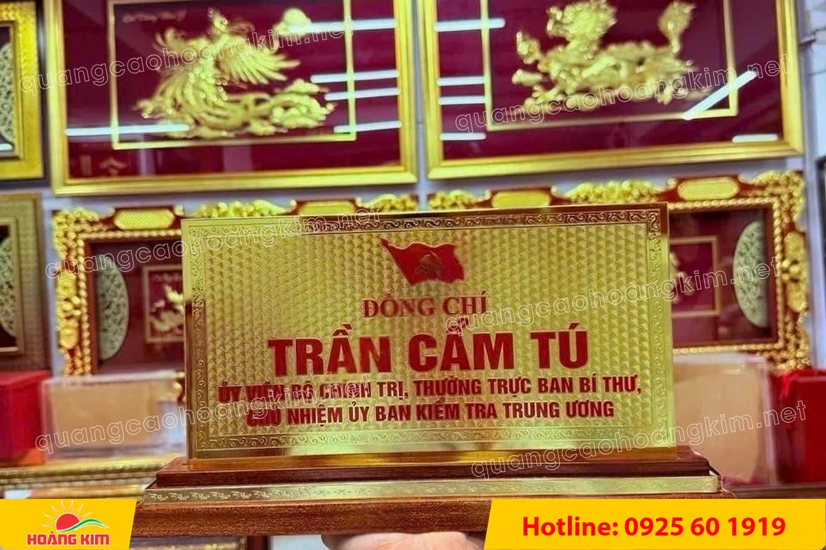 bien chuc danh mat dong 2mm co ma vang 24k de go tam cap 15x30cm dep 18 - BIỂN CHỨC DANH MẶT ĐỒNG 2MM MẠ V&Agrave;NG 24K 15X30CM &ndash; KHỔ LỚN, ĐẲNG CẤP D&Agrave;NH CHO L&Atilde;NH ĐẠO
