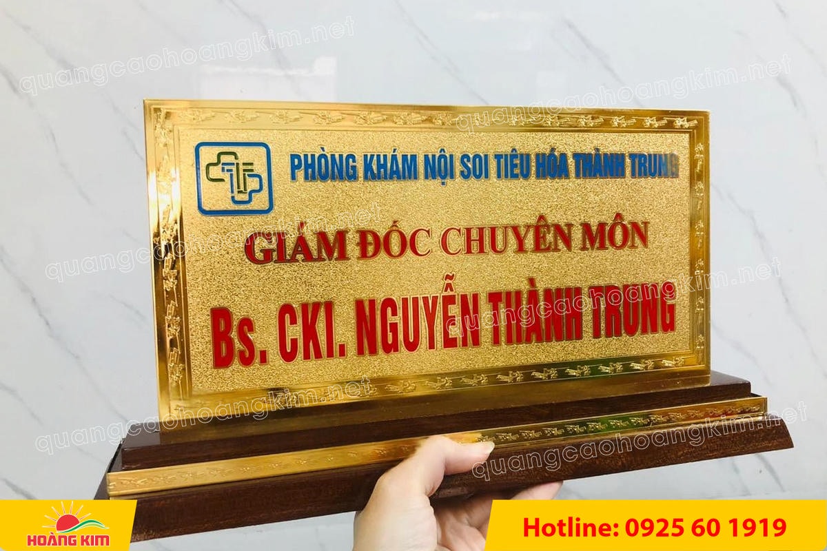bien chuc danh mat dong 2mm co ma vang 24k de go tam cap 15x30cm dep 4 - BIỂN CHỨC DANH MẶT ĐỒNG 2MM MẠ V&Agrave;NG 24K 15X30CM &ndash; KHỔ LỚN, ĐẲNG CẤP D&Agrave;NH CHO L&Atilde;NH ĐẠO