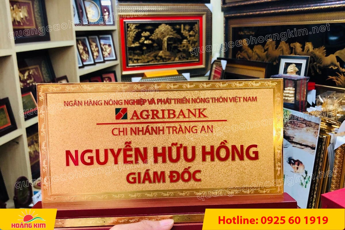 bien chuc danh mat dong 2mm co ma vang 24k de go tam cap 15x30cm dep 8 - BIỂN CHỨC DANH MẶT ĐỒNG 2MM MẠ V&Agrave;NG 24K 15X30CM &ndash; KHỔ LỚN, ĐẲNG CẤP D&Agrave;NH CHO L&Atilde;NH ĐẠO