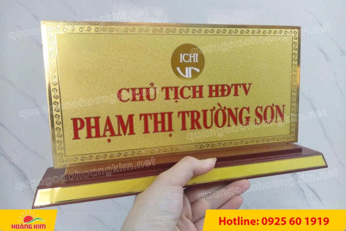 bien chuc danh mat dong 2mm khong ma vang de go tam cap 11x22cm dep 3 - BIỂN CHỨC DANH MẶT ĐỒNG 2MM, ĐẾ GỖ CAO CẤP, 11X22CM KH&Ocirc;NG MẠ V&Agrave;NG