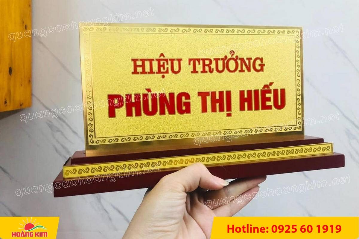 bien chuc danh mat dong 2mm khong ma vang de go tam cap 11x22cm dep 6 - BIỂN CHỨC DANH MẶT ĐỒNG 2MM, ĐẾ GỖ CAO CẤP, 11X22CM KH&Ocirc;NG MẠ V&Agrave;NG