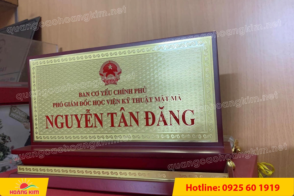 bien chuc danh mat dong de go tam cap dep 95 - BIỂN CHỨC DANH, BẢNG T&Ecirc;N ĐỂ B&Agrave;N CỰC ĐẸP, SANG, RẺ
