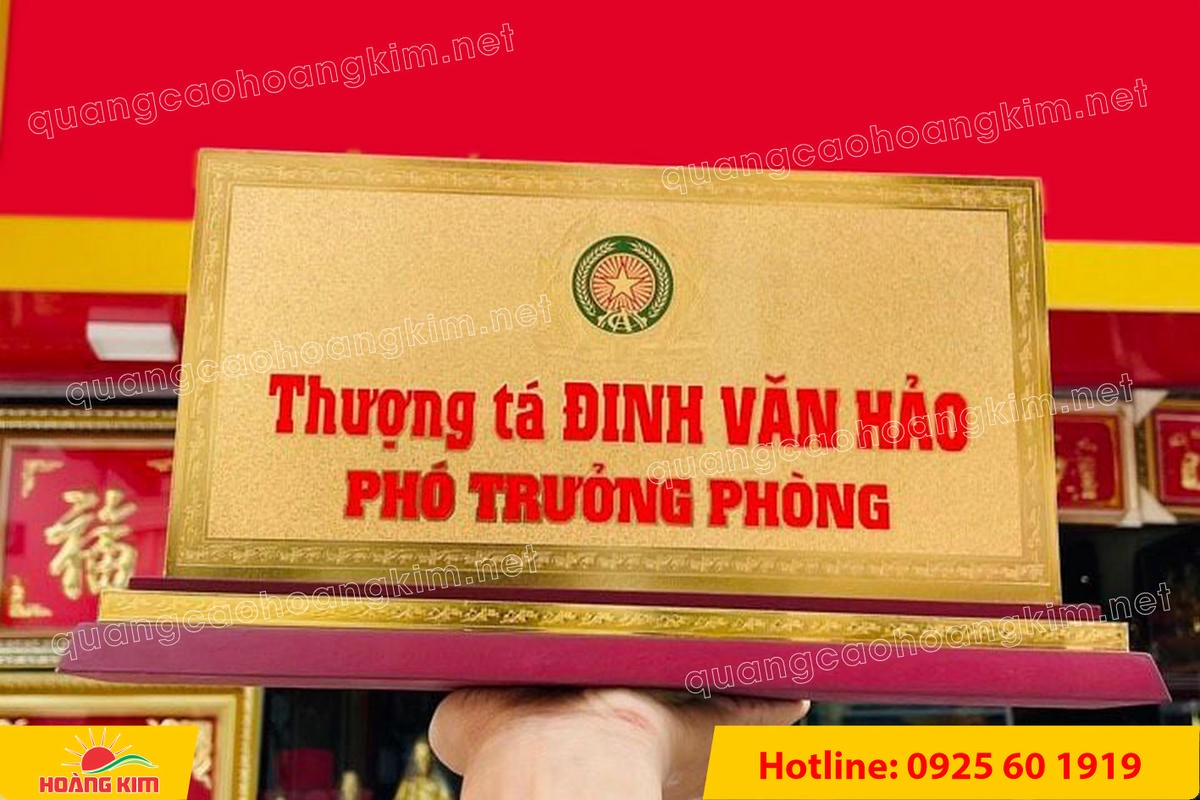 bien chuc danh cong an mat dong 2mm de go tam cap  5 - BIỂN CHỨC DANH C&Ocirc;NG AN ĐỂ B&Agrave;N CỰC ĐẸP, SANG TRỌNG