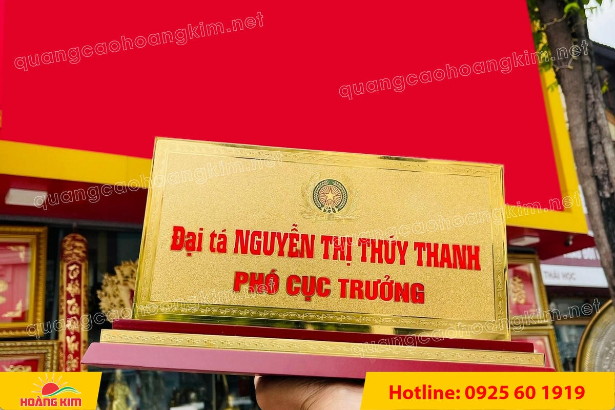 bien chuc danh cong an mat dong 2mm de go tam cap  7 - BIỂN CHỨC DANH C&Ocirc;NG AN ĐỂ B&Agrave;N CỰC ĐẸP, SANG TRỌNG
