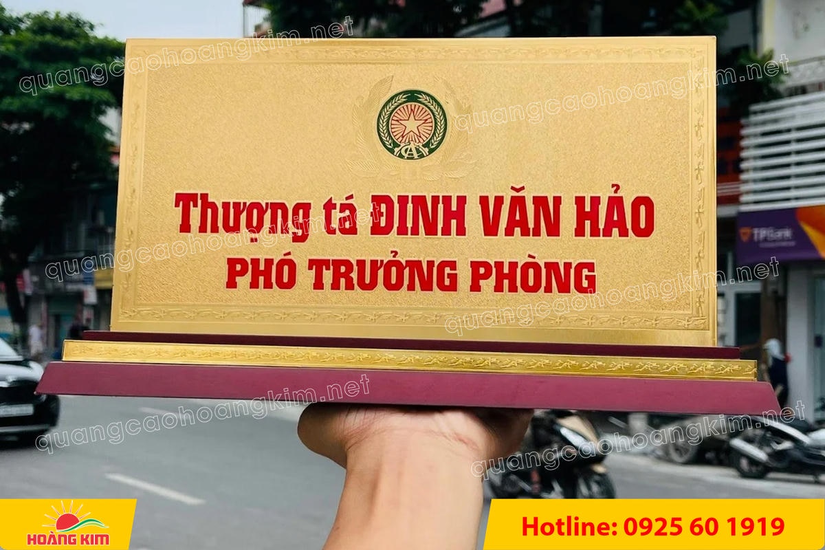 bien chuc danh cong an mat dong 2mm de go tam cap  8 - BIỂN CHỨC DANH C&Ocirc;NG AN ĐỂ B&Agrave;N CỰC ĐẸP, SANG TRỌNG