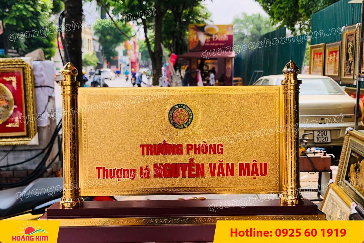 bien chuc danh cong an mat dong 2mm de go tam cap co ma vang 24k 2 cot rong 2 - BIỂN CHỨC DANH C&Ocirc;NG AN ĐỂ B&Agrave;N CỰC ĐẸP, SANG TRỌNG