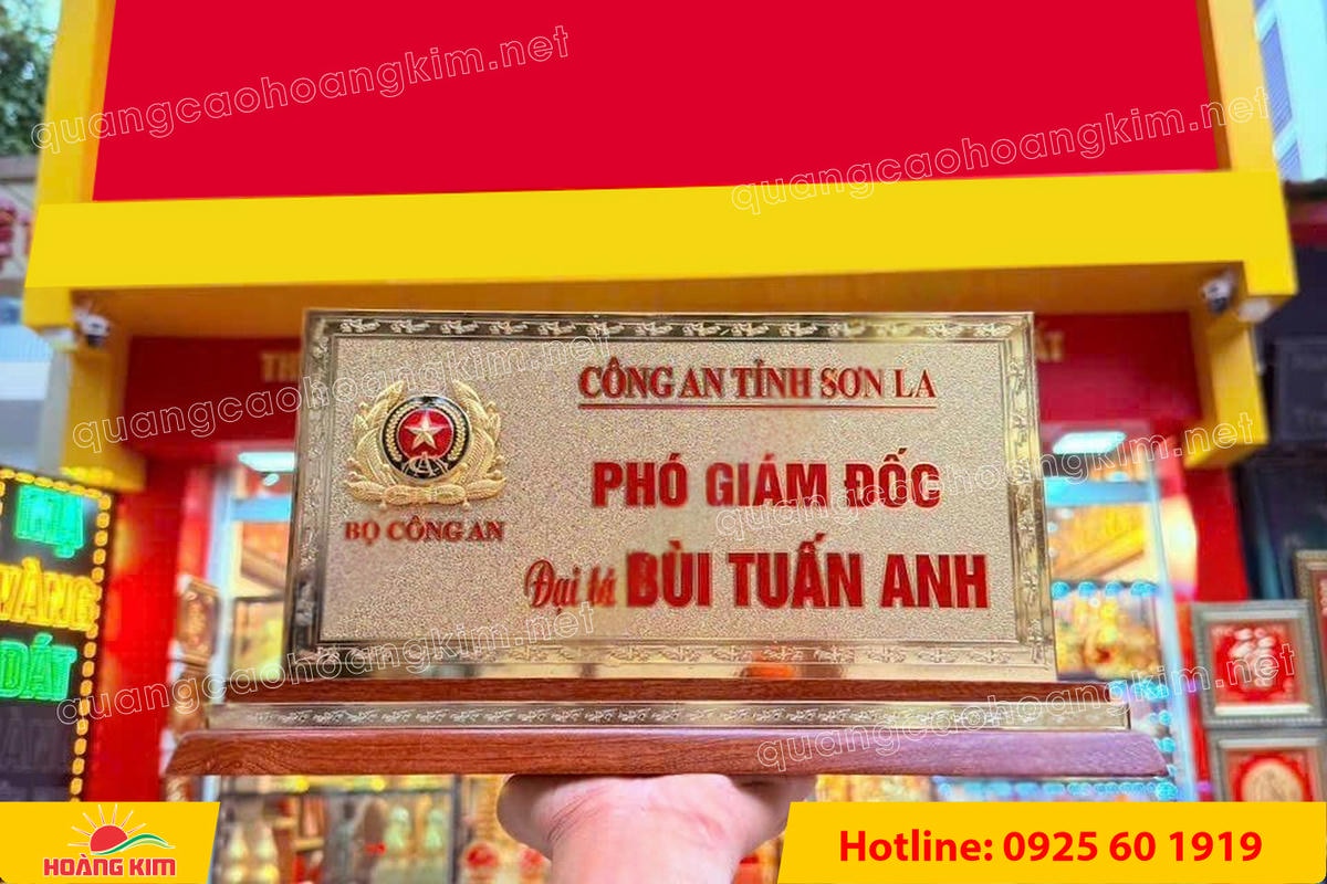 bien chuc danh cong an mat dong 2mm de go tam cap co ma vang 24k gan logo noi 12 - BIỂN CHỨC DANH C&Ocirc;NG AN ĐỂ B&Agrave;N CỰC ĐẸP, SANG TRỌNG