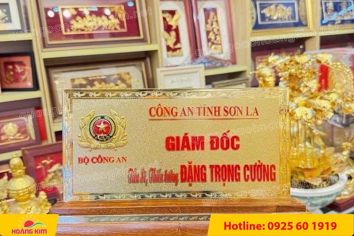 bien chuc danh cong an mat dong 2mm de go tam cap co ma vang 24k gan logo noi 4 - BIỂN CHỨC DANH C&Ocirc;NG AN ĐỂ B&Agrave;N CỰC ĐẸP, SANG TRỌNG