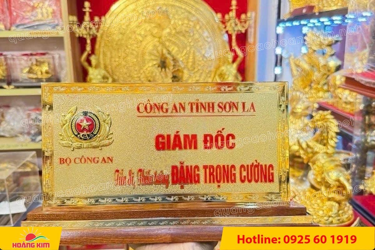 bien chuc danh cong an mat dong 2mm de go tam cap co ma vang 24k gan logo noi 5 - BIỂN CHỨC DANH C&Ocirc;NG AN ĐỂ B&Agrave;N CỰC ĐẸP, SANG TRỌNG