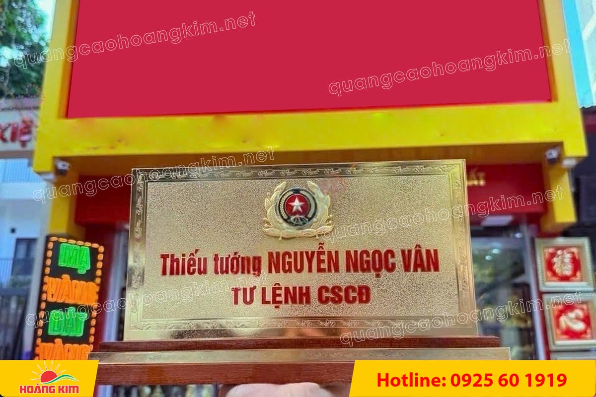 bien chuc danh cong an mat dong 2mm de go tam cap co ma vang 24k gan logo noi 6 - BIỂN CHỨC DANH C&Ocirc;NG AN ĐỂ B&Agrave;N CỰC ĐẸP, SANG TRỌNG