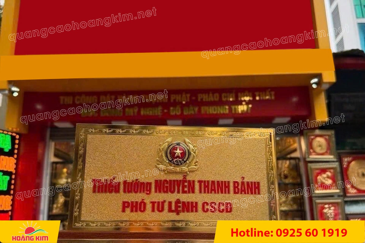 bien chuc danh cong an mat dong 2mm de go tam cap co ma vang 24k gan logo noi 9 - BIỂN CHỨC DANH C&Ocirc;NG AN ĐỂ B&Agrave;N CỰC ĐẸP, SANG TRỌNG