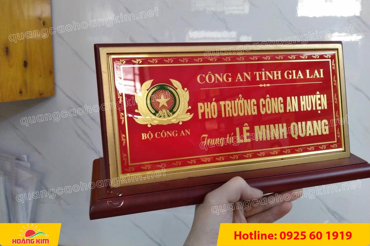 bien chuc danh cong an mat dong go phu thuy tinh  12 - BIỂN CHỨC DANH C&Ocirc;NG AN ĐỂ B&Agrave;N CỰC ĐẸP, SANG TRỌNG