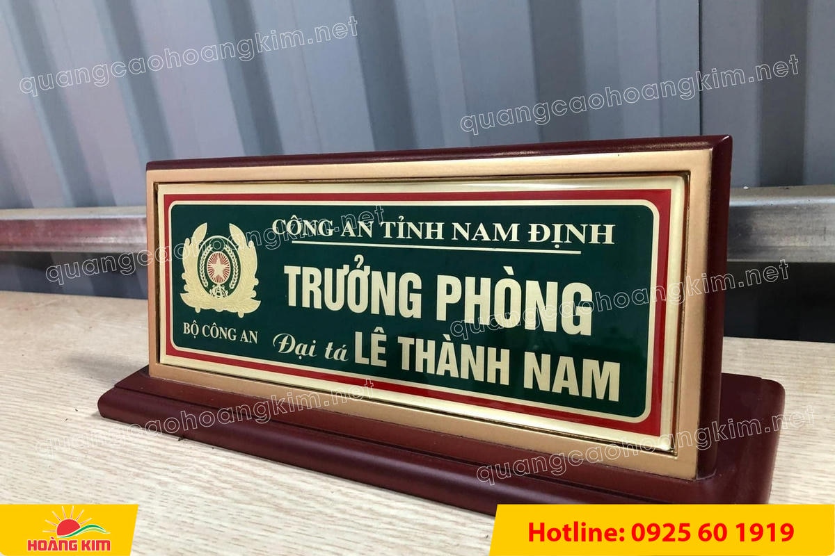 bien chuc danh cong an mat dong go phu thuy tinh  17 - BIỂN CHỨC DANH C&Ocirc;NG AN ĐỂ B&Agrave;N CỰC ĐẸP, SANG TRỌNG