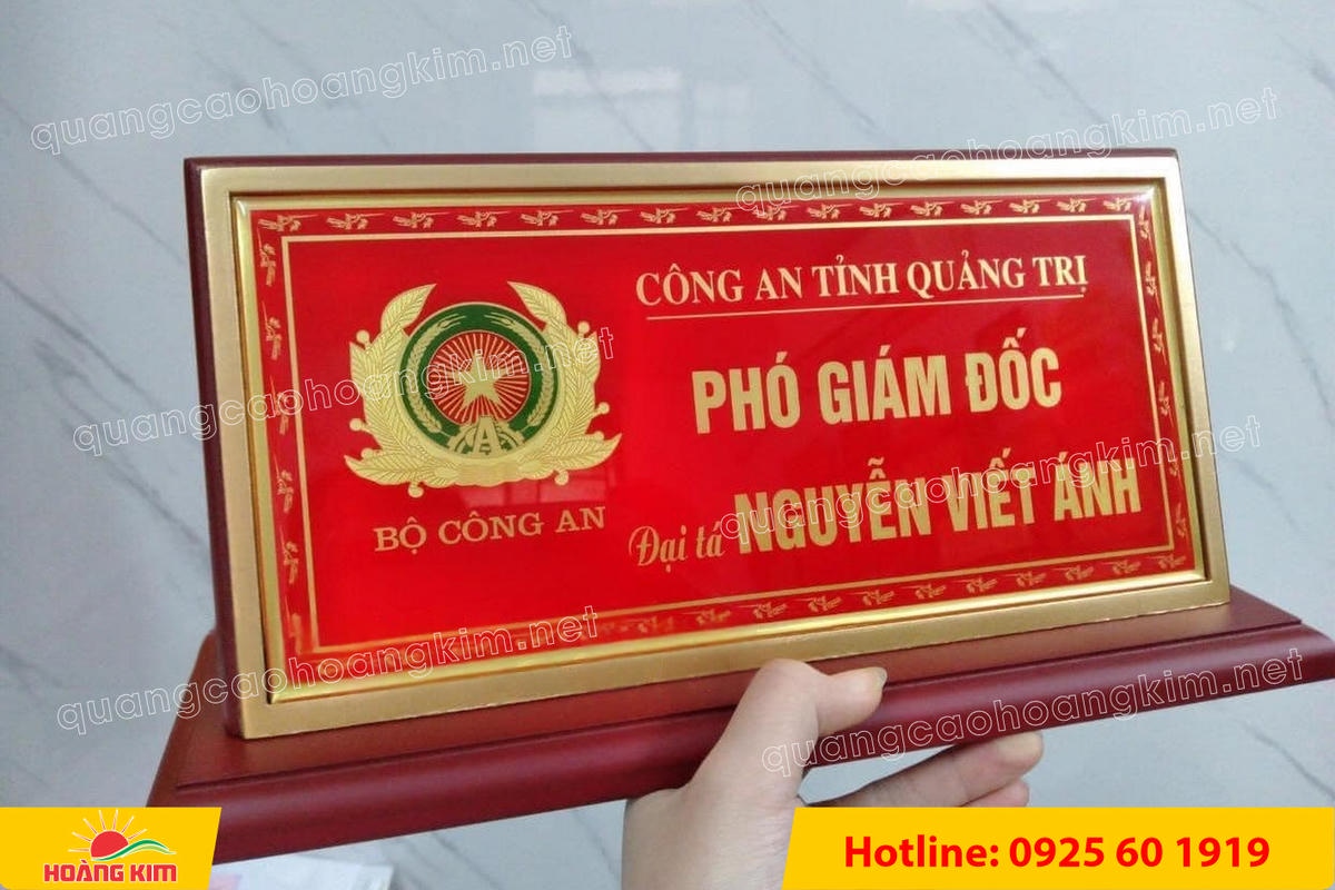 bien chuc danh cong an mat dong go phu thuy tinh  22 - BIỂN CHỨC DANH C&Ocirc;NG AN ĐỂ B&Agrave;N CỰC ĐẸP, SANG TRỌNG