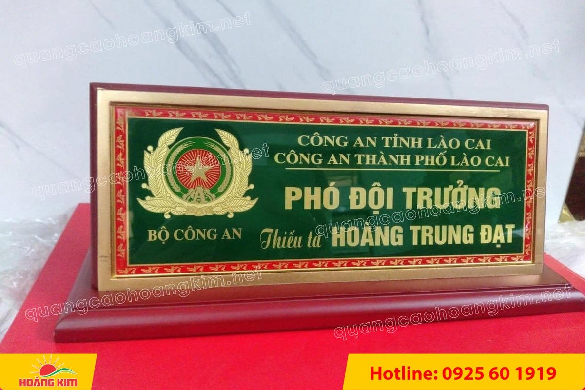 bien chuc danh cong an mat dong go phu thuy tinh  23 - BIỂN CHỨC DANH C&Ocirc;NG AN ĐỂ B&Agrave;N CỰC ĐẸP, SANG TRỌNG