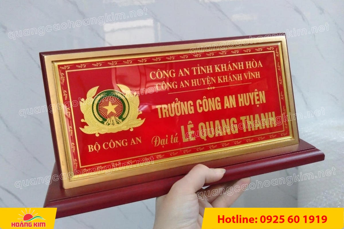 bien chuc danh cong an mat dong go phu thuy tinh  25 - BIỂN CHỨC DANH C&Ocirc;NG AN ĐỂ B&Agrave;N CỰC ĐẸP, SANG TRỌNG
