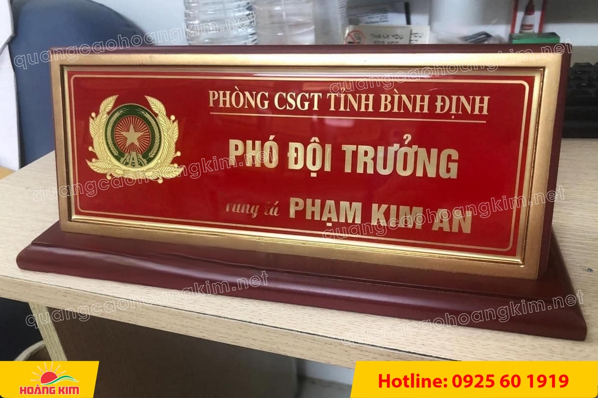 bien chuc danh cong an mat dong go phu thuy tinh  26 - BIỂN CHỨC DANH C&Ocirc;NG AN ĐỂ B&Agrave;N CỰC ĐẸP, SANG TRỌNG