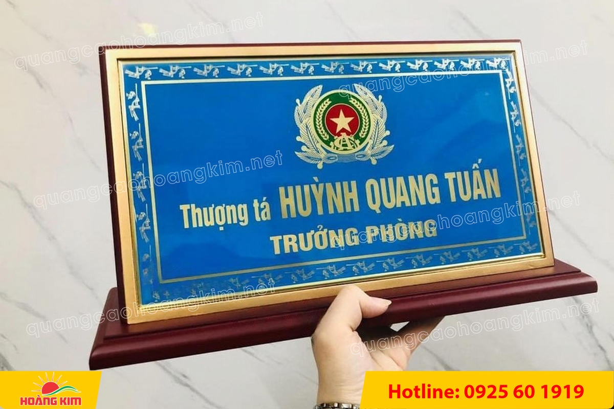bien chuc danh cong an mat dong go phu thuy tinh  28 - BIỂN CHỨC DANH C&Ocirc;NG AN ĐỂ B&Agrave;N CỰC ĐẸP, SANG TRỌNG