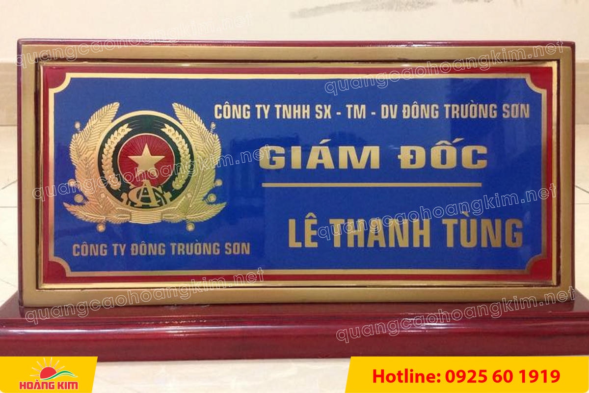 bien chuc danh cong an mat dong go phu thuy tinh  3 - BIỂN CHỨC DANH C&Ocirc;NG AN ĐỂ B&Agrave;N CỰC ĐẸP, SANG TRỌNG