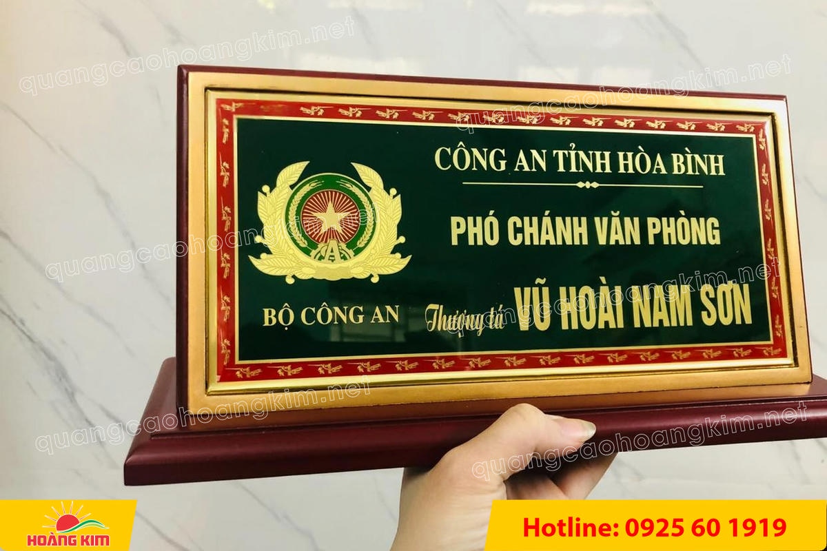 bien chuc danh cong an mat dong go phu thuy tinh  31 - BIỂN CHỨC DANH C&Ocirc;NG AN ĐỂ B&Agrave;N CỰC ĐẸP, SANG TRỌNG