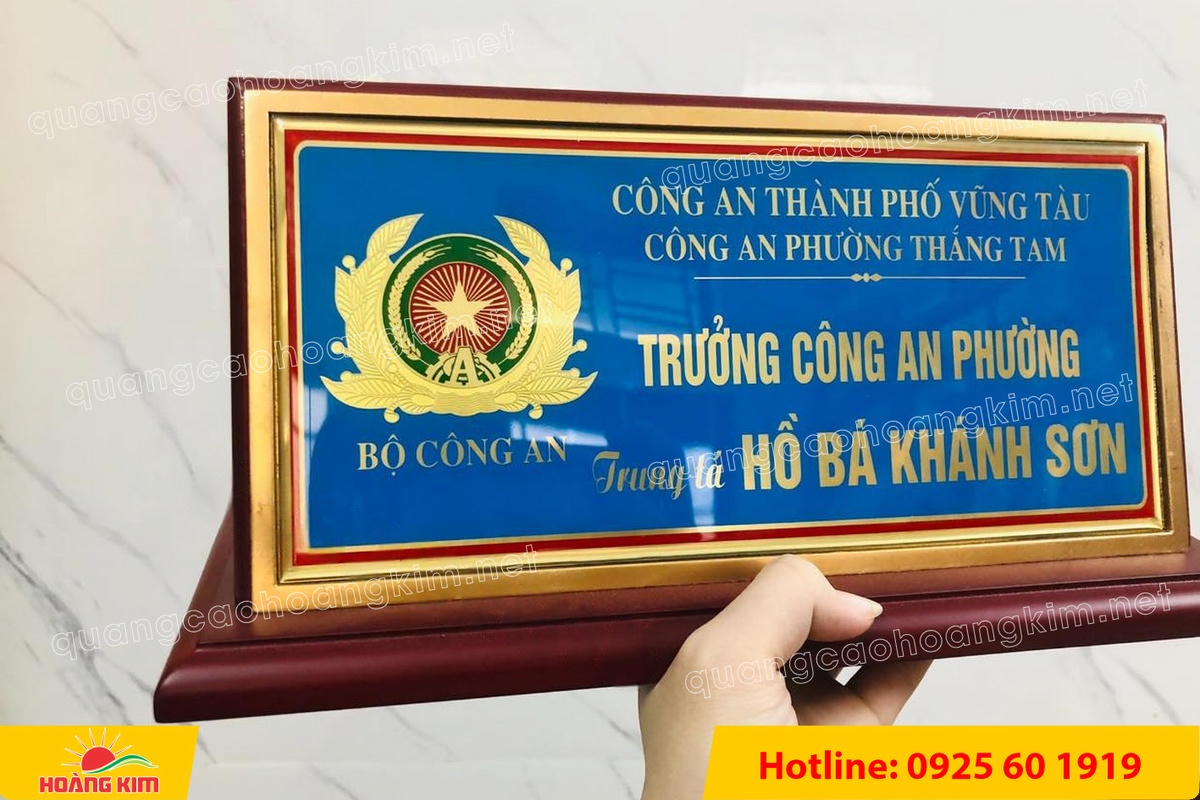 bien chuc danh cong an mat dong go phu thuy tinh  36 - BIỂN CHỨC DANH C&Ocirc;NG AN ĐỂ B&Agrave;N CỰC ĐẸP, SANG TRỌNG