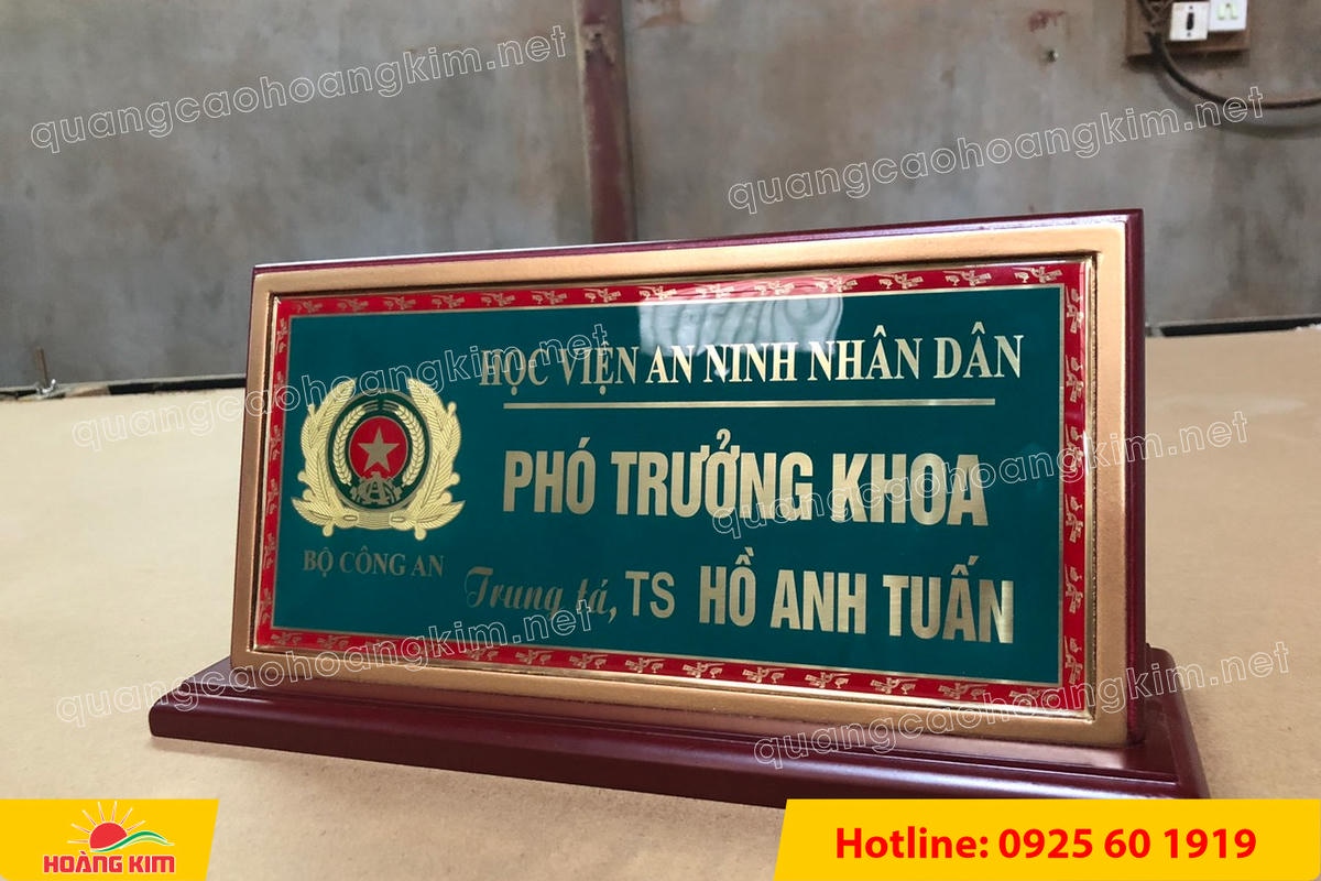 bien chuc danh cong an mat dong go phu thuy tinh  38 - BIỂN CHỨC DANH C&Ocirc;NG AN ĐỂ B&Agrave;N CỰC ĐẸP, SANG TRỌNG