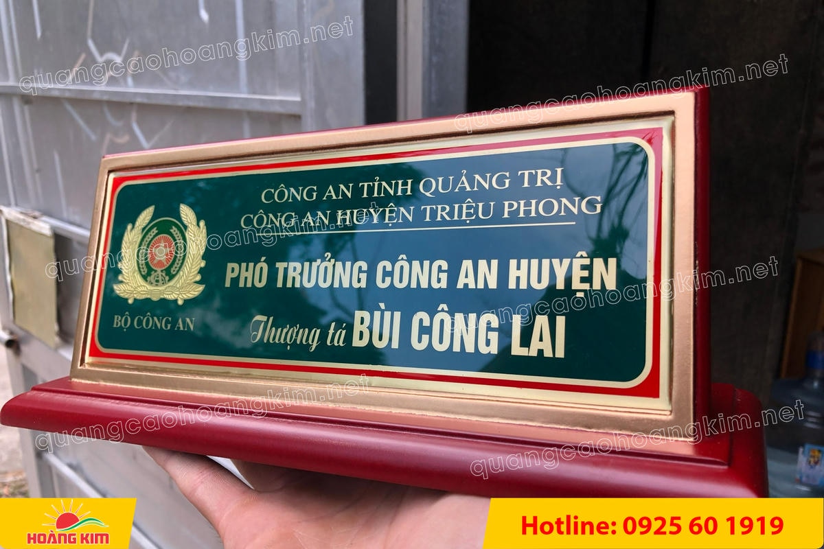 bien chuc danh cong an mat dong go phu thuy tinh  39 - BIỂN CHỨC DANH C&Ocirc;NG AN ĐỂ B&Agrave;N CỰC ĐẸP, SANG TRỌNG