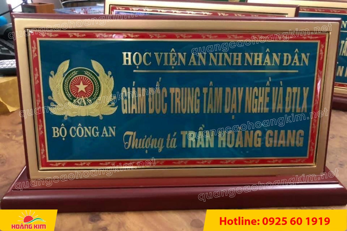 bien chuc danh cong an mat dong go phu thuy tinh  4 - BIỂN CHỨC DANH C&Ocirc;NG AN ĐỂ B&Agrave;N CỰC ĐẸP, SANG TRỌNG