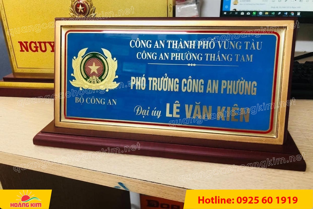 bien chuc danh cong an mat dong go phu thuy tinh  43 - BIỂN CHỨC DANH C&Ocirc;NG AN ĐỂ B&Agrave;N CỰC ĐẸP, SANG TRỌNG