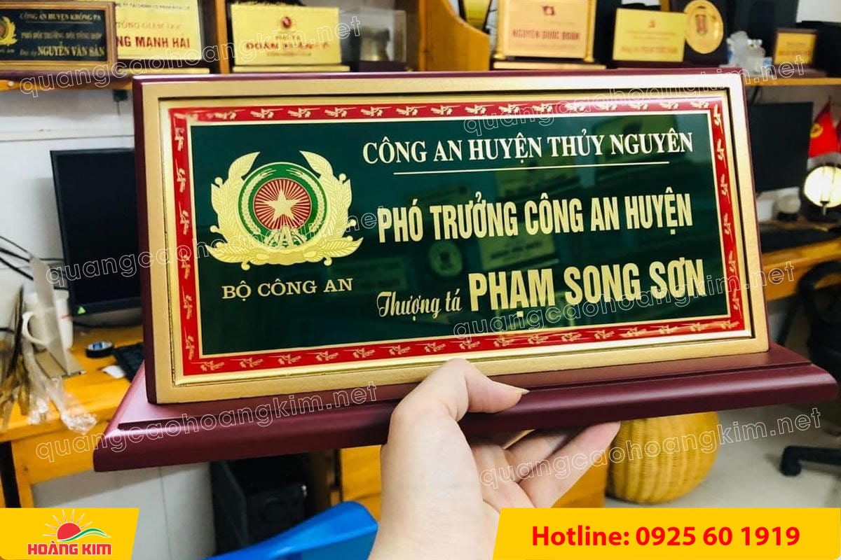 bien chuc danh cong an mat dong go phu thuy tinh  44 - BIỂN CHỨC DANH C&Ocirc;NG AN ĐỂ B&Agrave;N CỰC ĐẸP, SANG TRỌNG