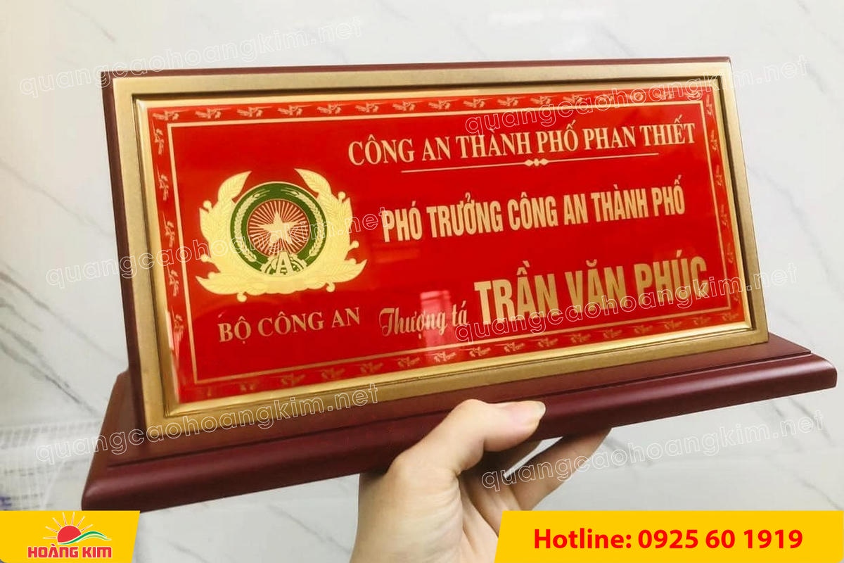 bien chuc danh cong an mat dong go phu thuy tinh  49 - BIỂN CHỨC DANH C&Ocirc;NG AN ĐỂ B&Agrave;N CỰC ĐẸP, SANG TRỌNG
