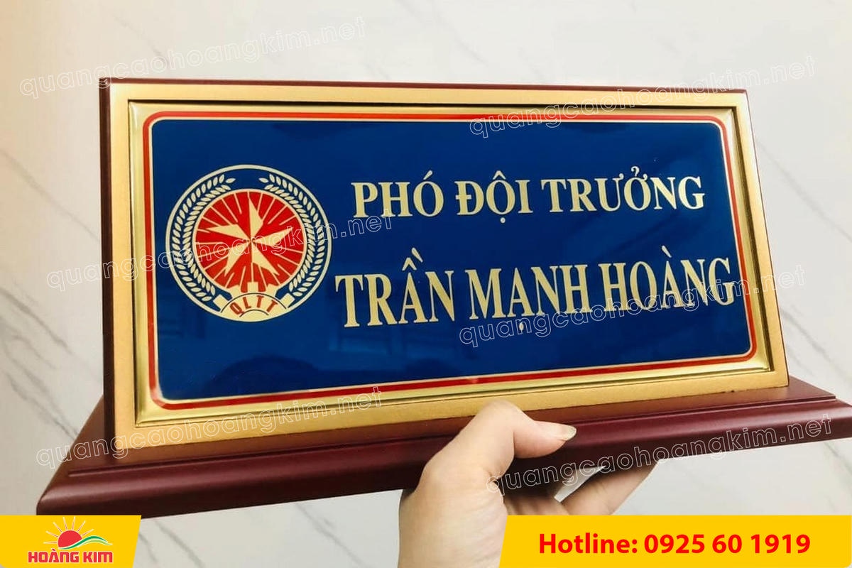 bien chuc danh cong an mat dong go phu thuy tinh  50 - BIỂN CHỨC DANH C&Ocirc;NG AN ĐỂ B&Agrave;N CỰC ĐẸP, SANG TRỌNG