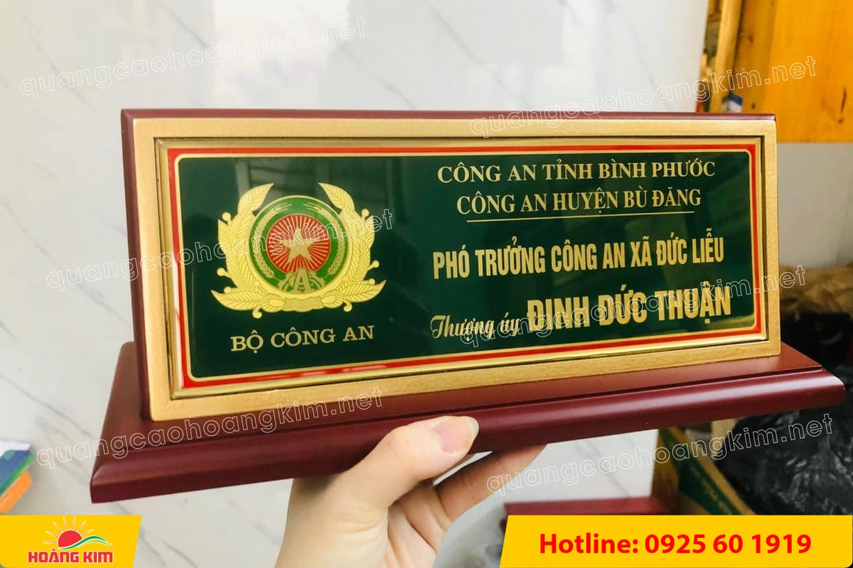 bien chuc danh cong an mat dong go phu thuy tinh  56 - BIỂN CHỨC DANH C&Ocirc;NG AN ĐỂ B&Agrave;N CỰC ĐẸP, SANG TRỌNG