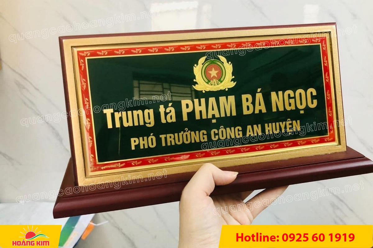 bien chuc danh cong an mat dong go phu thuy tinh  63 - BIỂN CHỨC DANH C&Ocirc;NG AN ĐỂ B&Agrave;N CỰC ĐẸP, SANG TRỌNG