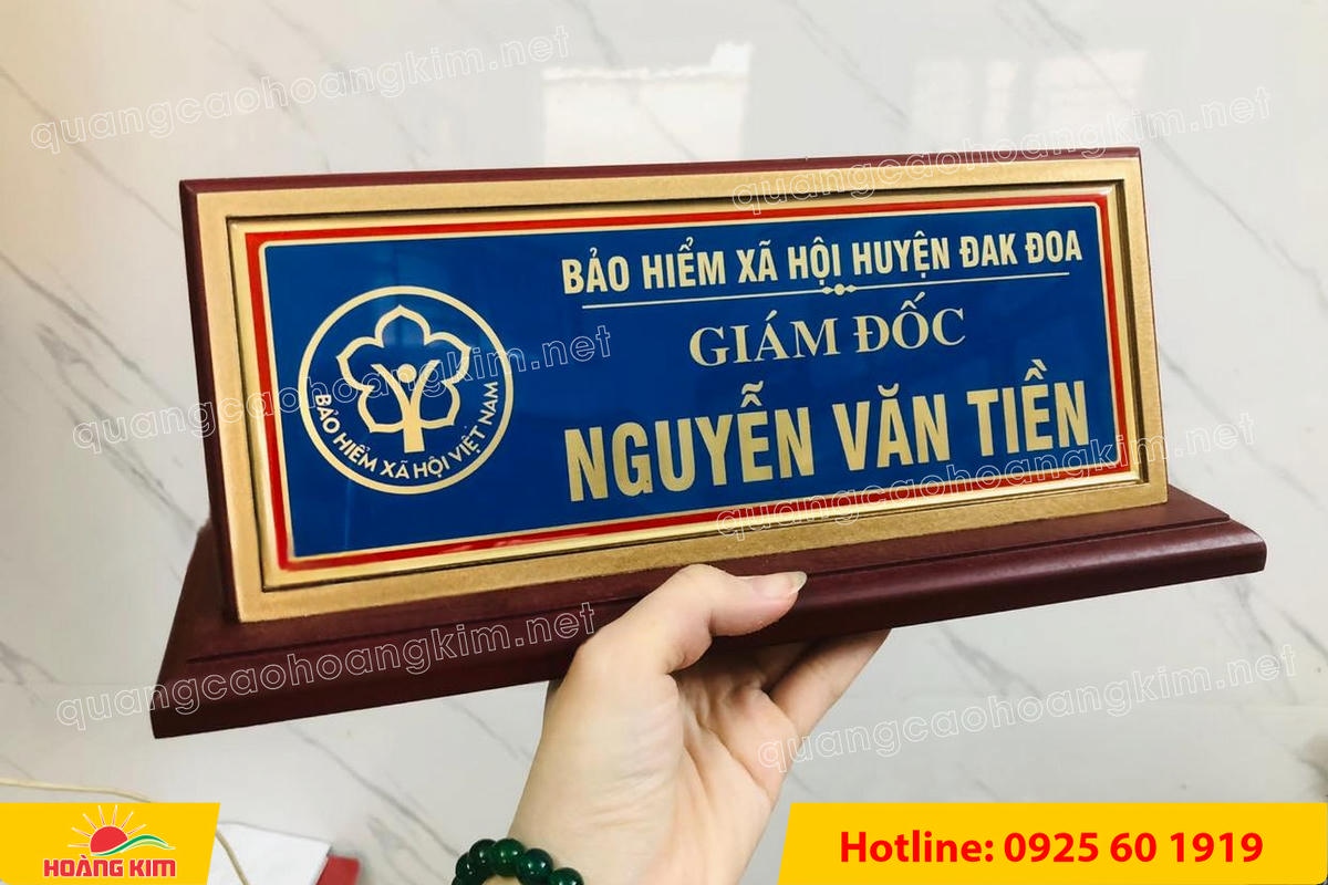 bien chuc danh cong an mat dong go phu thuy tinh  65 - BIỂN CHỨC DANH C&Ocirc;NG AN ĐỂ B&Agrave;N CỰC ĐẸP, SANG TRỌNG