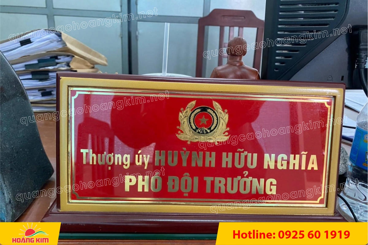 bien chuc danh cong an mat dong go phu thuy tinh  67 - BIỂN CHỨC DANH C&Ocirc;NG AN ĐỂ B&Agrave;N CỰC ĐẸP, SANG TRỌNG