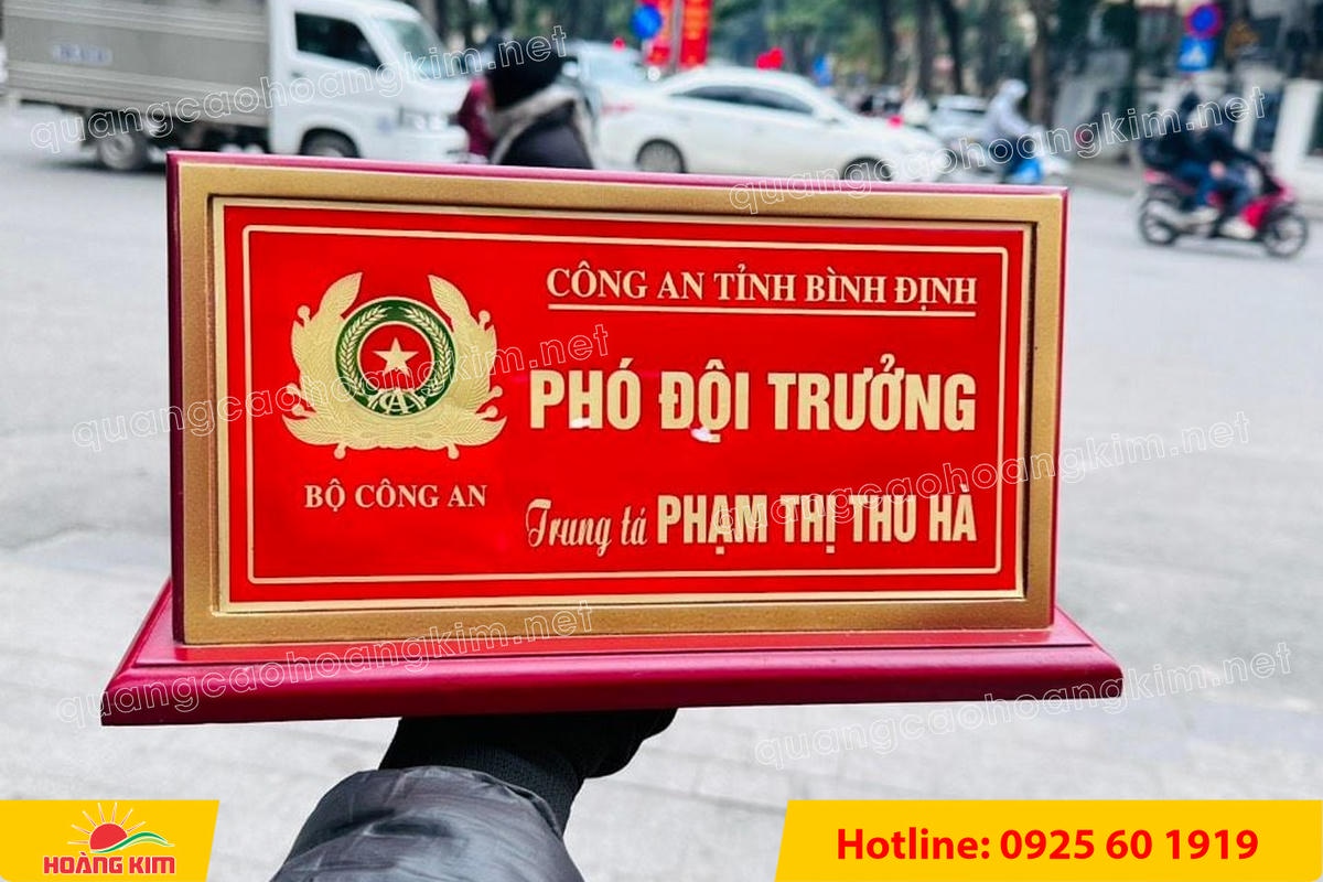 bien chuc danh cong an mat dong go phu thuy tinh  77 - BIỂN CHỨC DANH C&Ocirc;NG AN ĐỂ B&Agrave;N CỰC ĐẸP, SANG TRỌNG