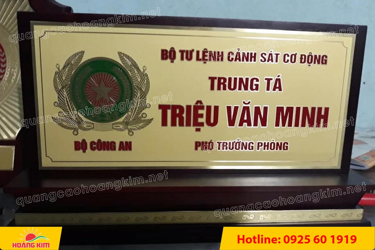 bien chuc danh cong an mat dong go tam cap 2 mat 2 - BIỂN CHỨC DANH C&Ocirc;NG AN ĐỂ B&Agrave;N CỰC ĐẸP, SANG TRỌNG
