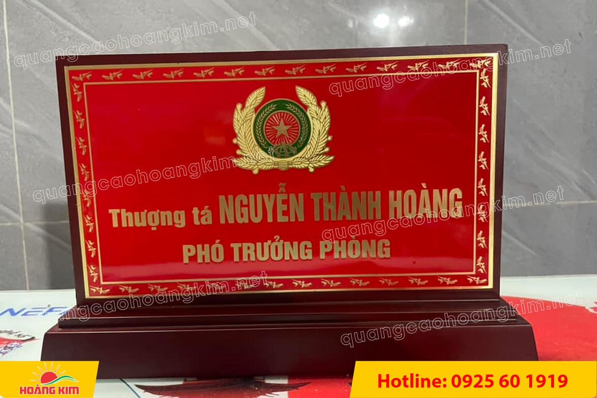 bien chuc danh cong an mat dong go tam cap 2 mat 3 - BIỂN CHỨC DANH C&Ocirc;NG AN ĐỂ B&Agrave;N CỰC ĐẸP, SANG TRỌNG
