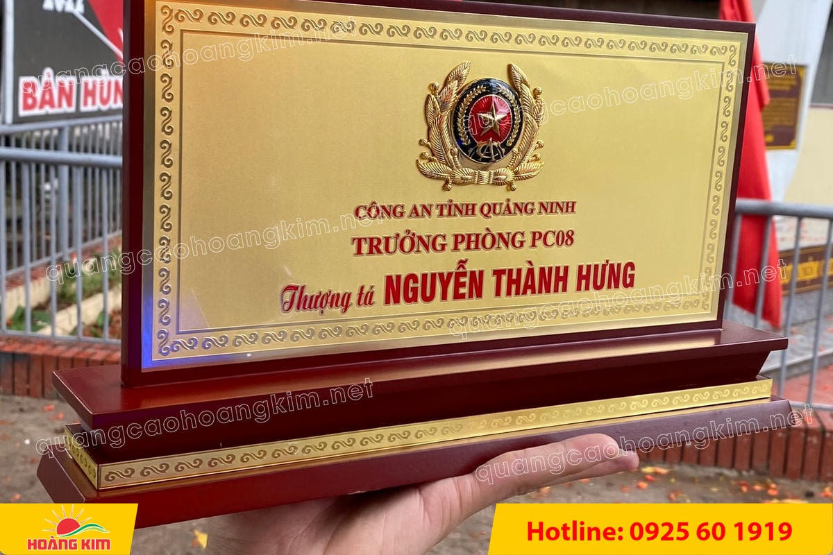 bien chuc danh cong an mat dong go tam cap 2 mat 8 - BIỂN CHỨC DANH C&Ocirc;NG AN ĐỂ B&Agrave;N CỰC ĐẸP, SANG TRỌNG