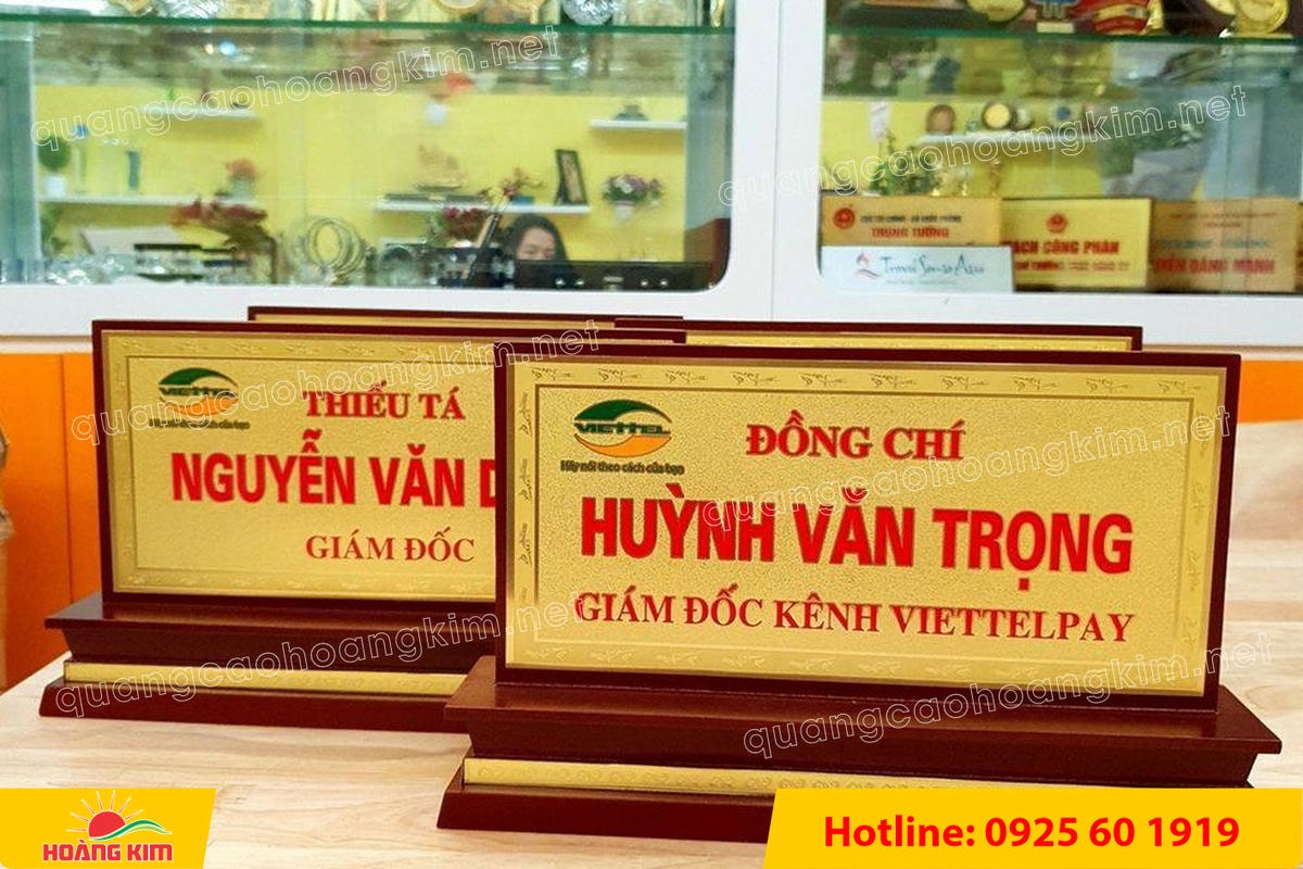 bien chuc danh quan doi dong go 2 mat de tam cap - BIỂN CHỨC DANH QU&Acirc;N ĐỘI, BẢNG T&Ecirc;N ĐỂ B&Agrave;N CỰC ĐẸP