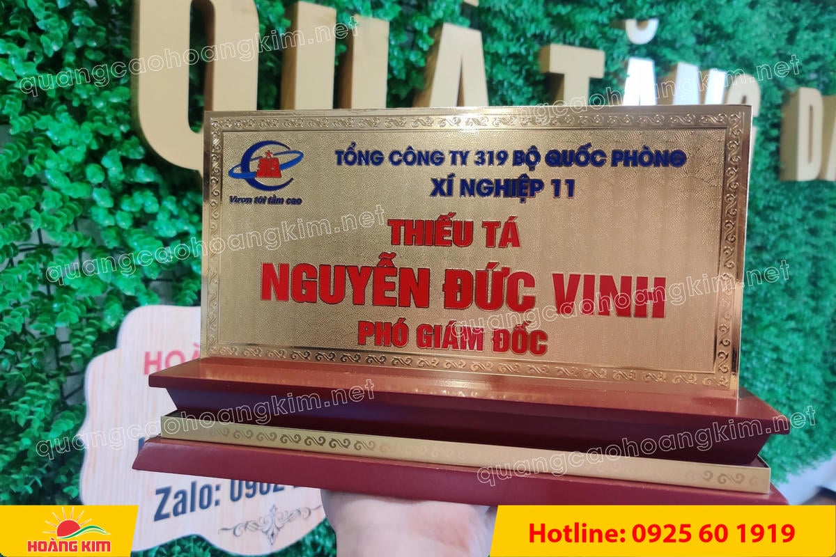 bien chuc danh quan doi mat dong 2mm kt125x255cm de go ma vang 24k 2 - BIỂN CHỨC DANH QU&Acirc;N ĐỘI, BẢNG T&Ecirc;N ĐỂ B&Agrave;N CỰC ĐẸP