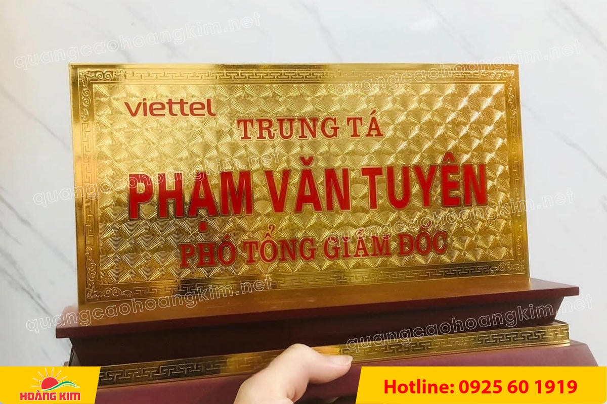 bien chuc danh quan doi mat dong 2mm kt125x255cm de go ma vang 24k 3 - BIỂN CHỨC DANH QU&Acirc;N ĐỘI, BẢNG T&Ecirc;N ĐỂ B&Agrave;N CỰC ĐẸP