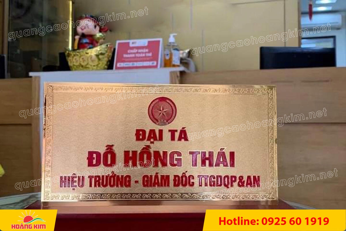 bien chuc danh quan doi mat dong 2mm kt125x255cm de go ma vang 24k 4 - BIỂN CHỨC DANH QU&Acirc;N ĐỘI, BẢNG T&Ecirc;N ĐỂ B&Agrave;N CỰC ĐẸP
